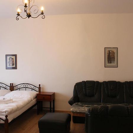 Hotel Cerny Kun Louny Exterior photo