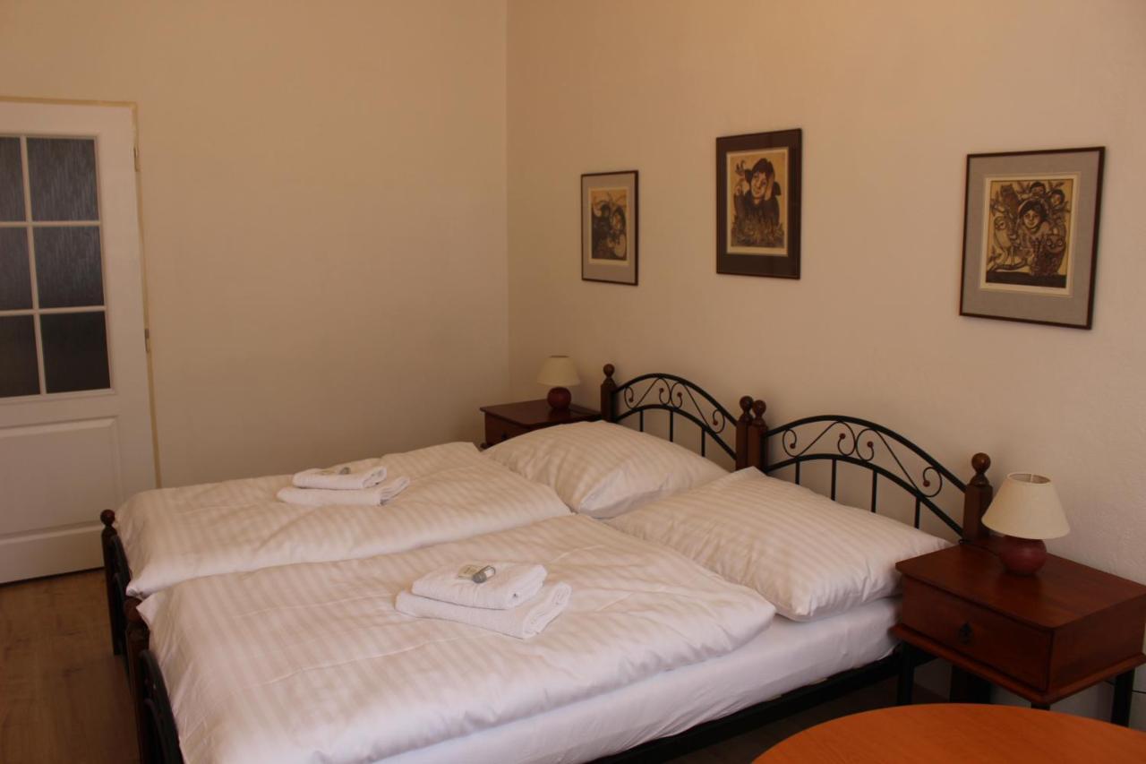 Hotel Cerny Kun Louny Exterior photo