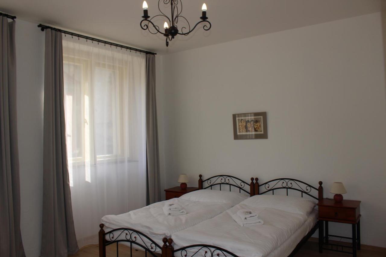 Hotel Cerny Kun Louny Exterior photo