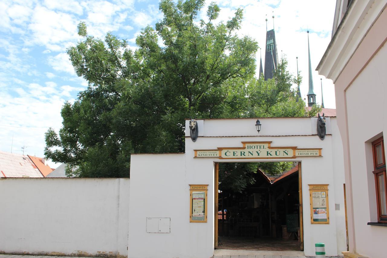 Hotel Cerny Kun Louny Exterior photo