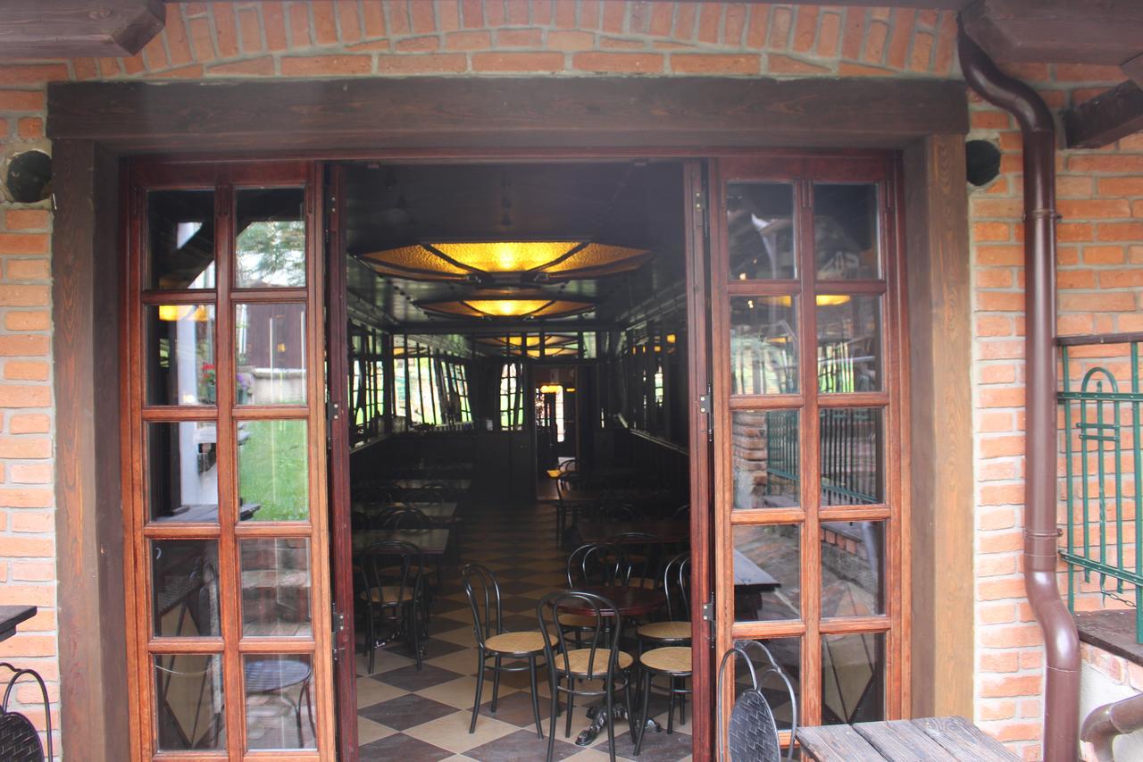 Hotel Cerny Kun Louny Exterior photo
